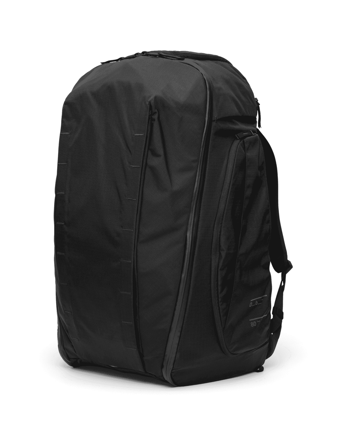 Db Snow Pro Racing 80L ryggsekk i Black Out, som viser slitesterkt teknisk stoff fra en skrå vinkel.