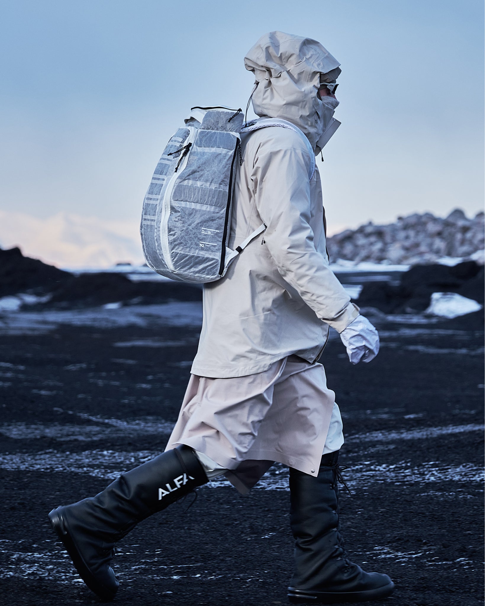 Weigh Lighter Hugger Backpack 30L Monochrome | Db Journey US