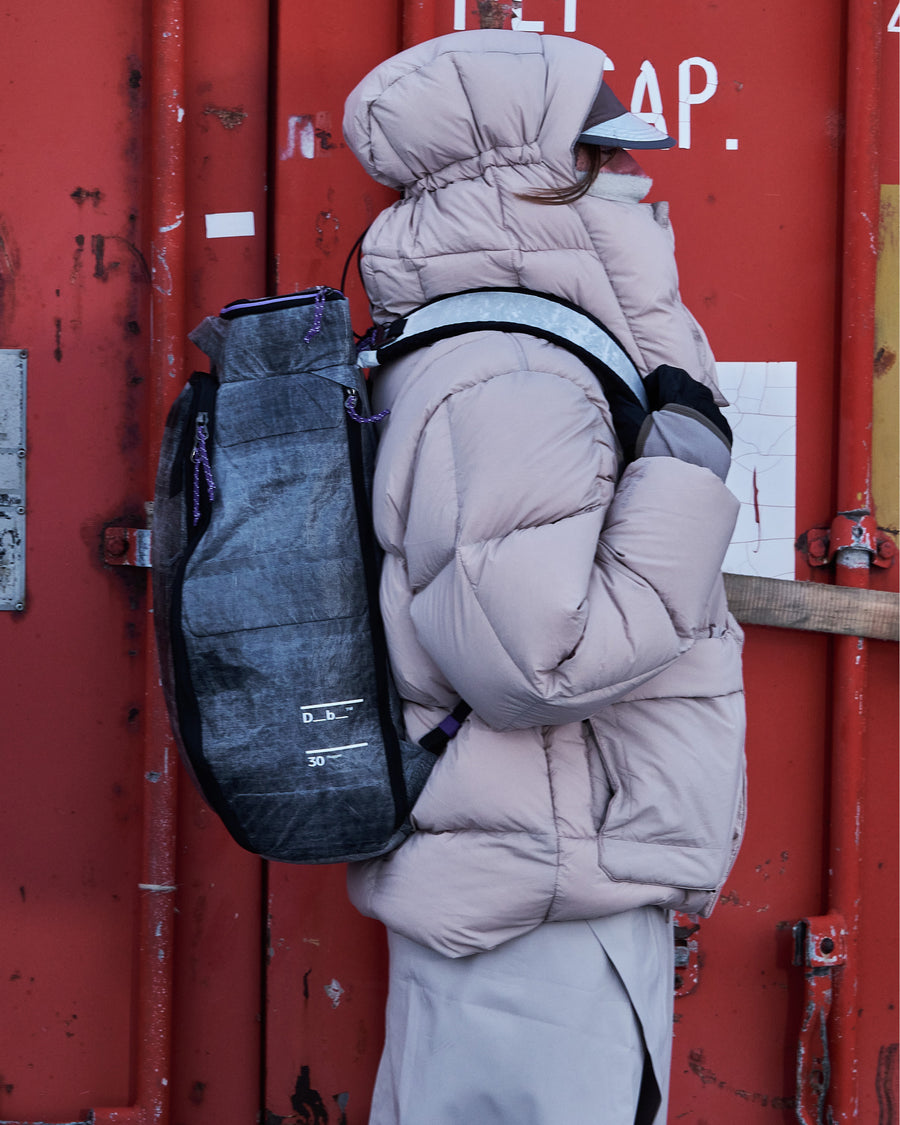 Weigh Lighter Hugger Backpack 30L Weigh Darker