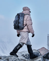 Weigh Lighter Hugger Backpack 30L Weigh Darker