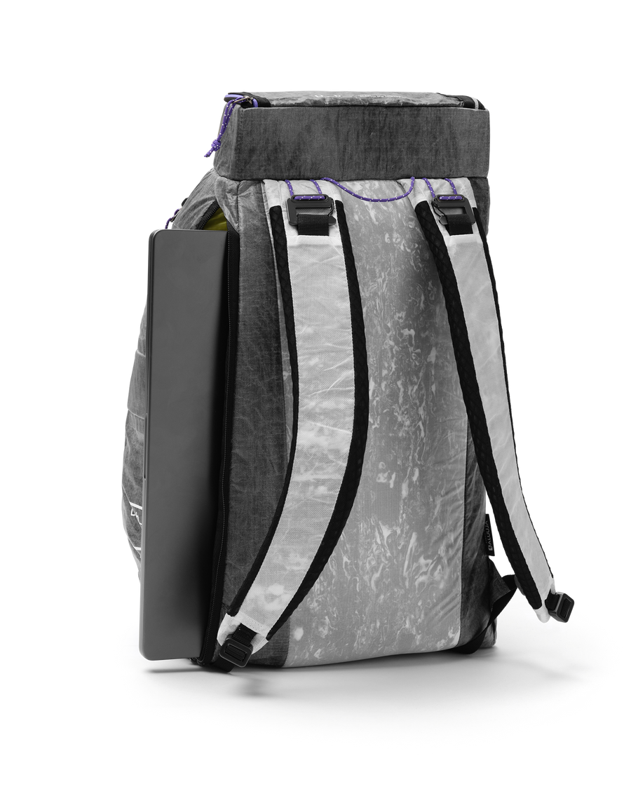 Weigh Lighter Hugger Backpack 30L Weigh Darker