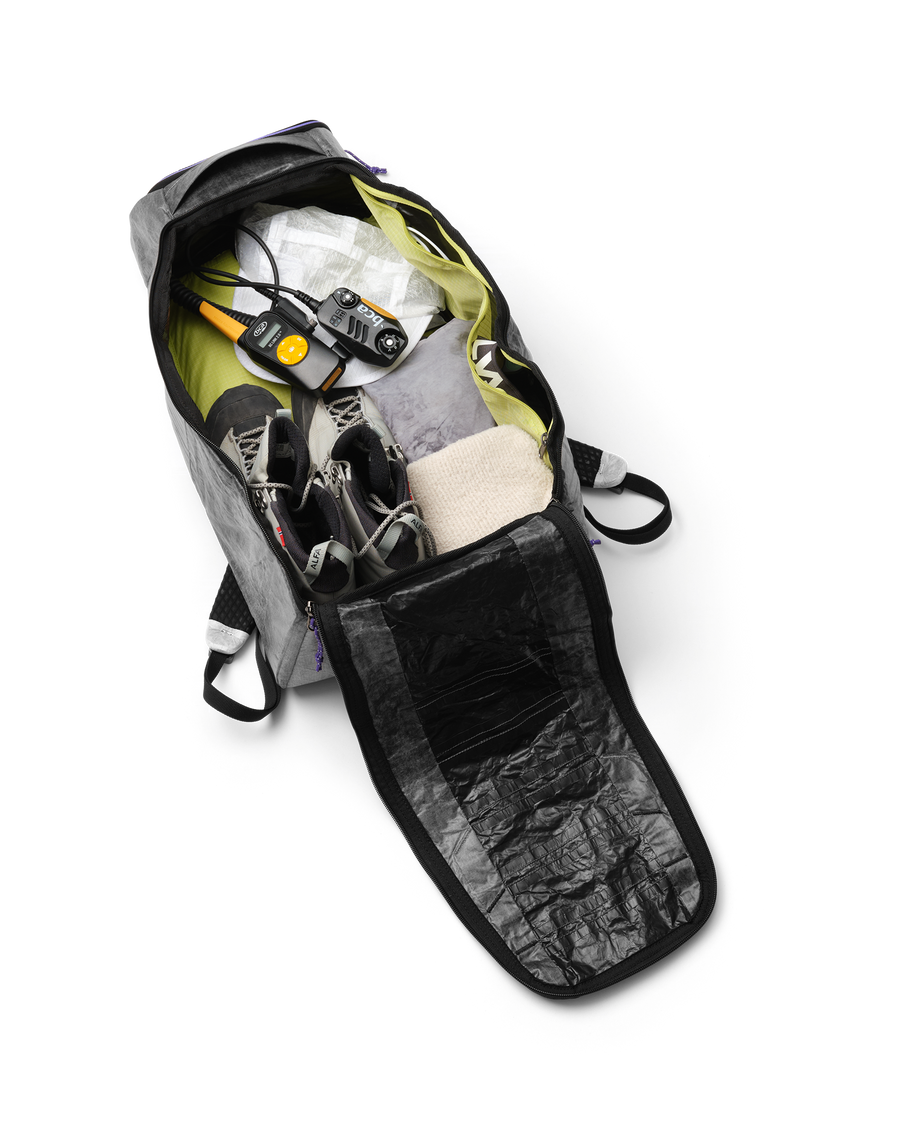 Weigh Lighter Hugger Backpack 30L Weigh Darker