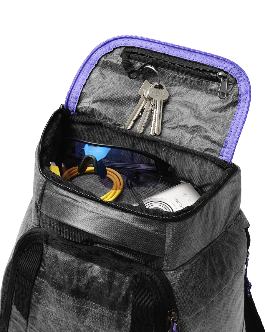 Weigh Lighter Hugger Backpack 30L Weigh Darker