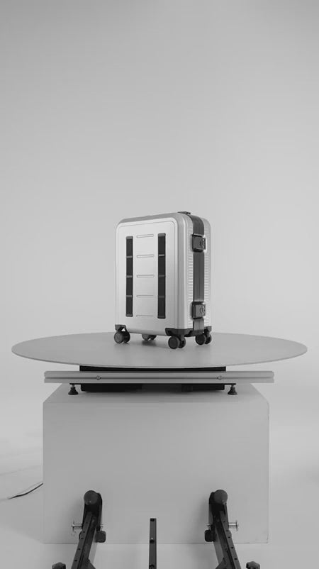ラムコページ Ramverk™ Alu | Premium Aluminum Luggage by Db Journey